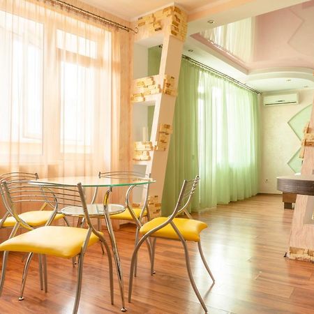 Big Studio Apartment Near River Mall Kiev Dış mekan fotoğraf